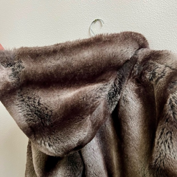 faux fur jacket! - Picture 4 of 5